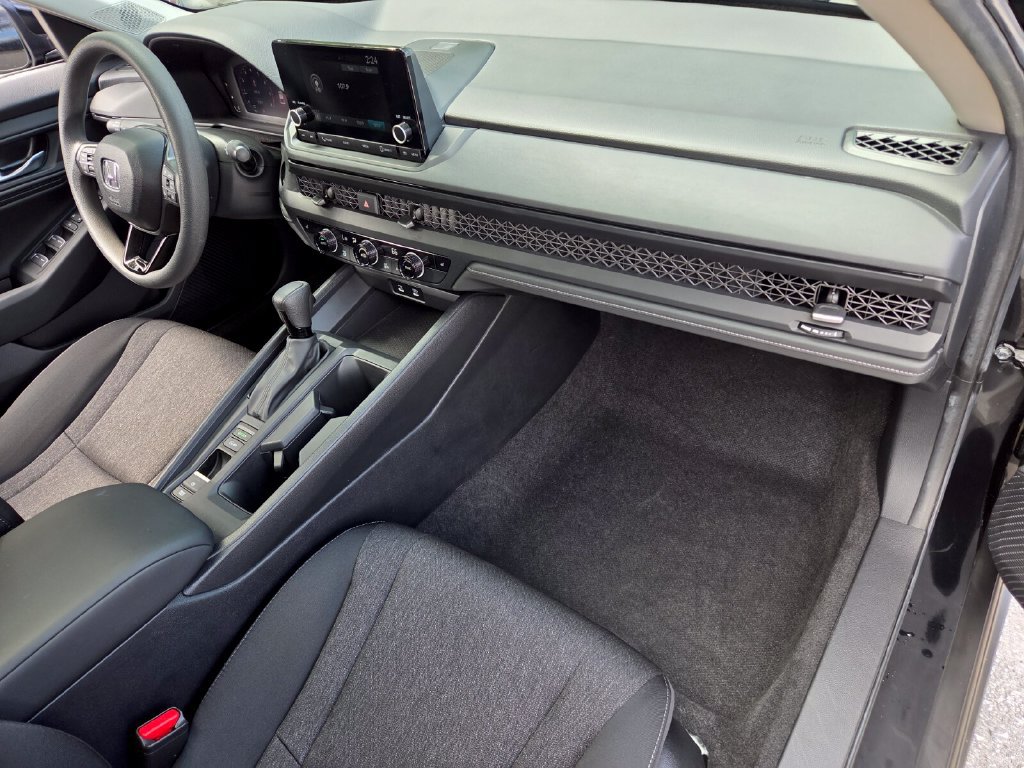 Used 2025 Honda Accord SE image 17