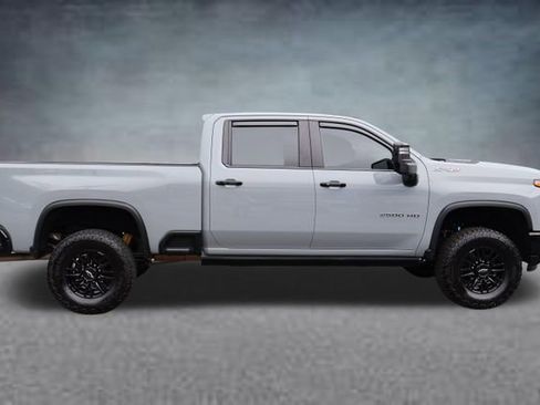 Used 2025 Chevrolet Silverado 2500 ZR2 w/ Technology Package AWD/4WD image 2
