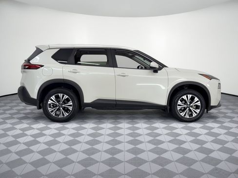 Used 2023 Nissan Rogue SV FWD image 8