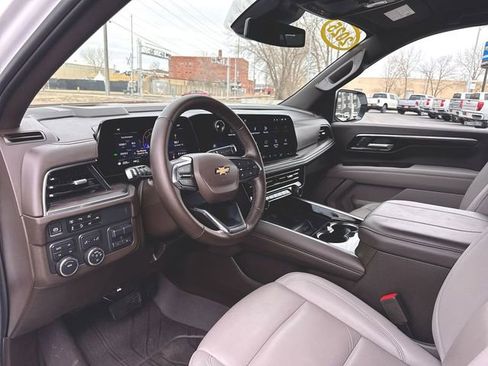 Used 2025 Chevrolet Suburban LT w/ Comfort Package image 10