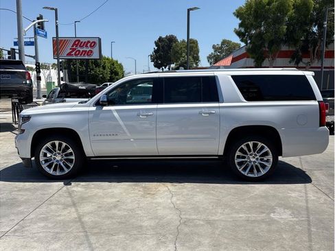 Used 2019 Chevrolet Suburban Premier w/ Premier Plus Edition AWD/4WD image 4
