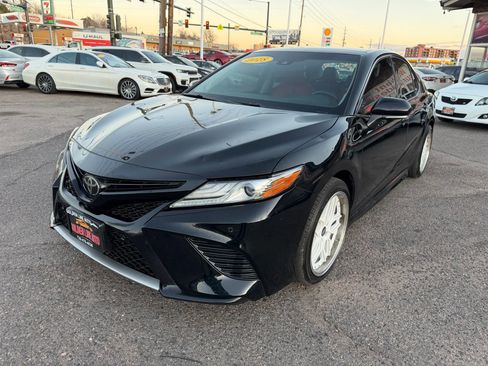 Used 2018 Toyota Camry XSE image 4