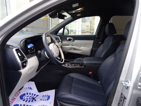 Used 2023 Kia Sorento SX Prestige image 8