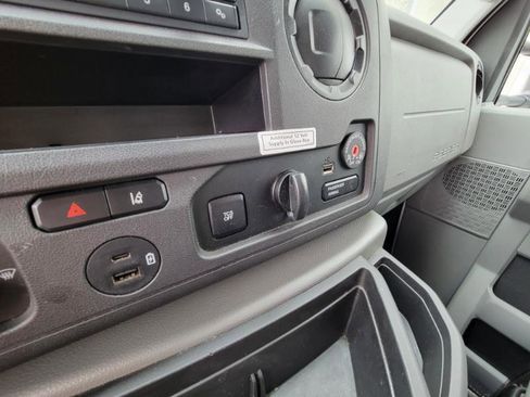 Used 2022 Ford E-350 and Econoline 350 Super Duty image 21