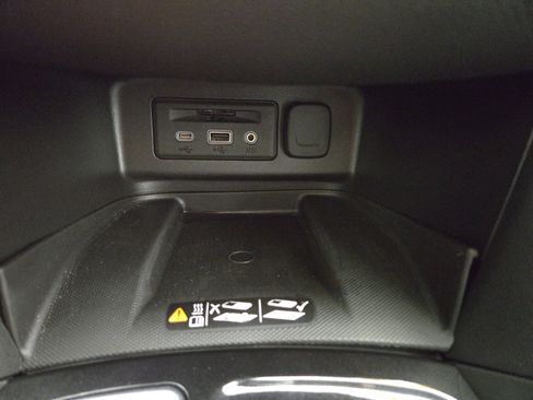 Used 2023 Chevrolet Equinox Premier image 29