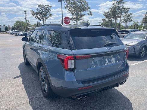 Used 2025 Ford Explorer ST image 4