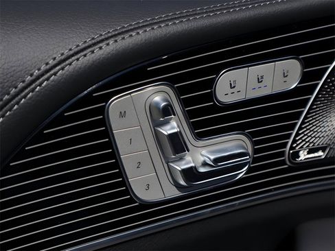 New 2026 Mercedes-Benz GLS 450 4MATIC image 29