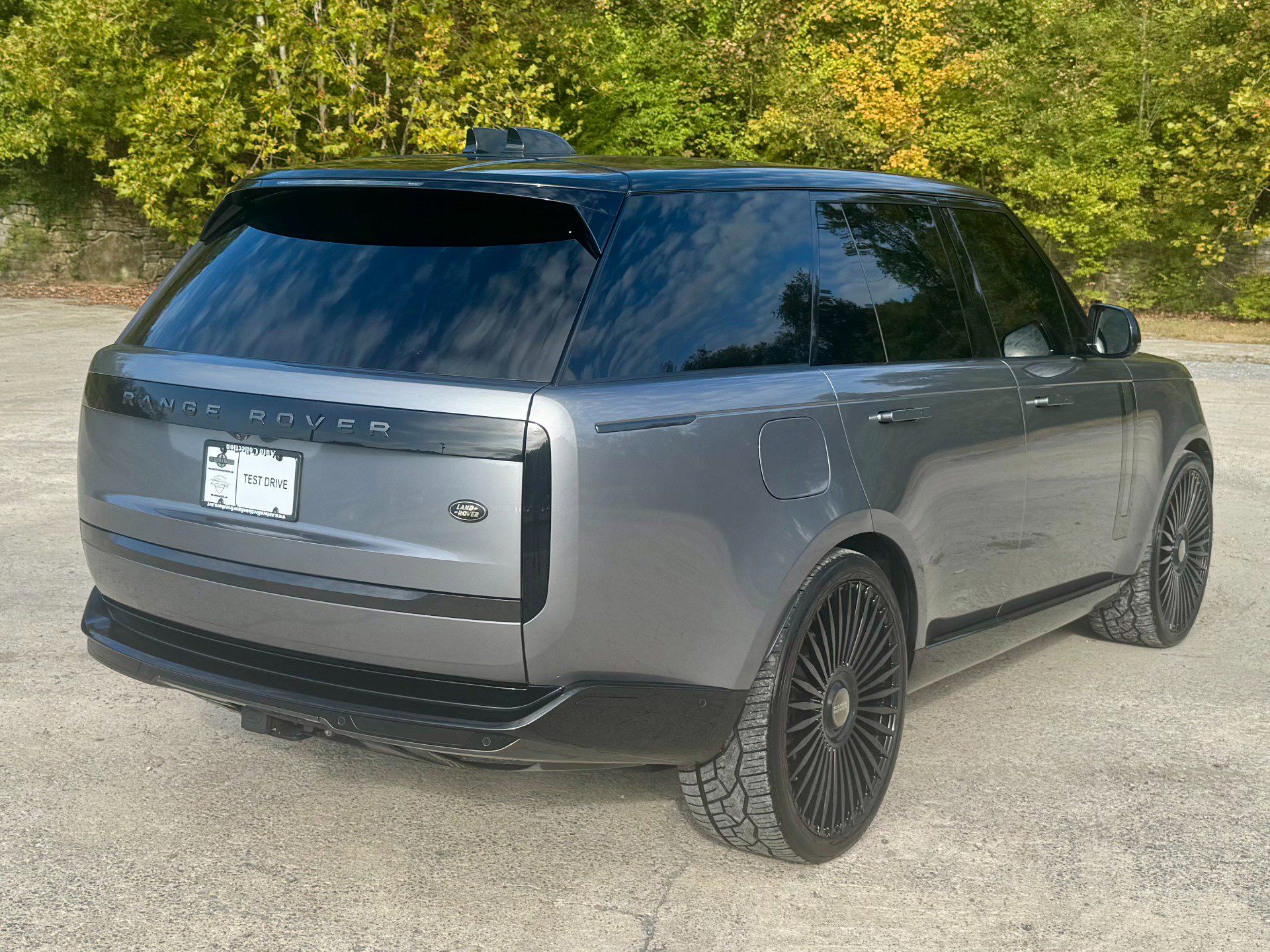 Used 2023 Land Rover Range Rover SE AWD/4WD image 3