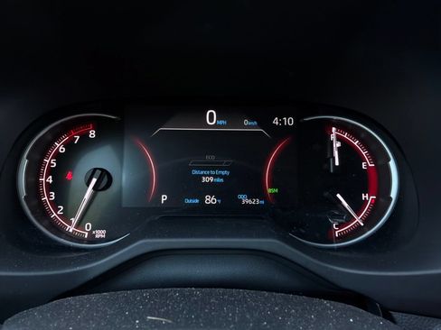 Used 2025 Toyota RAV4 XLE FWD image 41