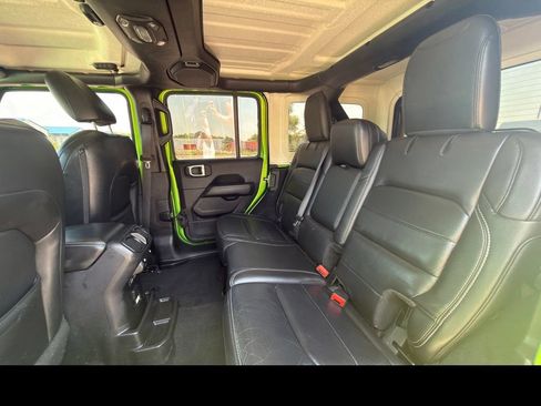 Used 2019 Jeep Wrangler Unlimited Sahara AWD/4WD image 15