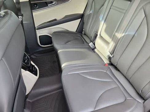 Used 2020 Lincoln Nautilus Reserve AWD/4WD image 13