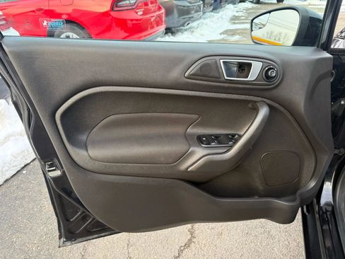 Used 2014 Ford Fiesta SE w/ Equipment Group 201A image 9