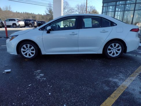 Used 2025 Toyota Corolla LE image 3