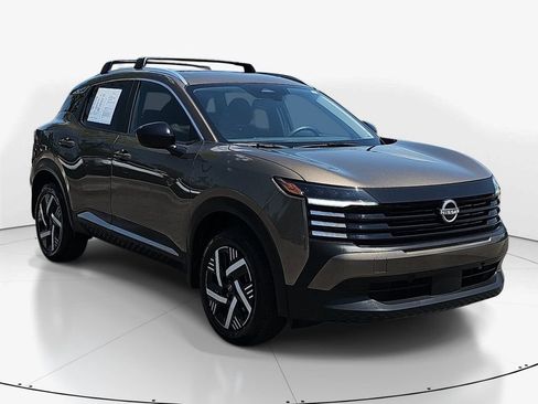 Used 2026 Nissan Kicks SV w/ SV Premium Package FWD image 3