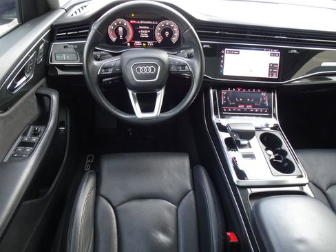 Used 2019 Audi Q8 Prestige w/ Luxury Package image 17