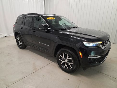 Used 2025 Jeep Grand Cherokee Limited w/ Trailer Tow Package image 7