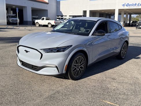 Certified 2025 Ford Mustang Mach-E Premium image 7