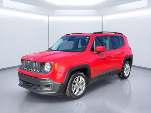 Used 2017 Jeep Renegade Latitude FWD image 2