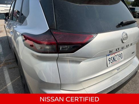 Certified 2025 Nissan Rogue SV AWD/4WD image 10