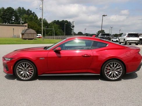 Used 2024 Ford Mustang GT Premium image 4