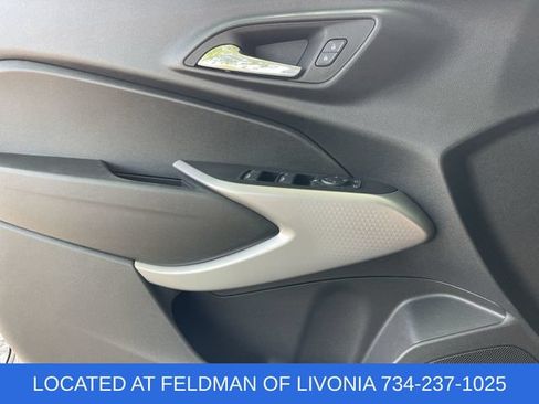 Certified 2024 Chevrolet Trax RS w/ Sunroof Package FWD image 21