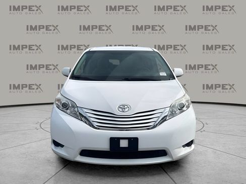 Used 2015 Toyota Sienna LE AWD/4WD image 8