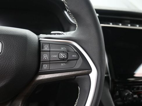 Used 2024 Jeep Grand Cherokee Limited w/ Luxury Tech Group II image 32