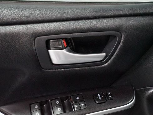 Used 2017 Toyota Camry LE FWD image 28