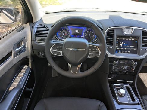 Used 2023 Chrysler 300 Touring w/ Sport Appearance Package image 15