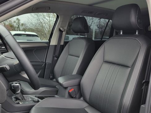 Used 2022 Volkswagen Tiguan SE w/ Panoramic Sunroof Package image 20