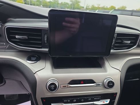 Used 2022 Ford Explorer XLT w/ Equipment Group 202A image 26