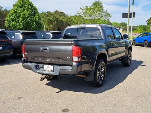 Used 2017 Toyota Tacoma TRD Sport w/ Premium & Technology Package AWD/4WD image 5