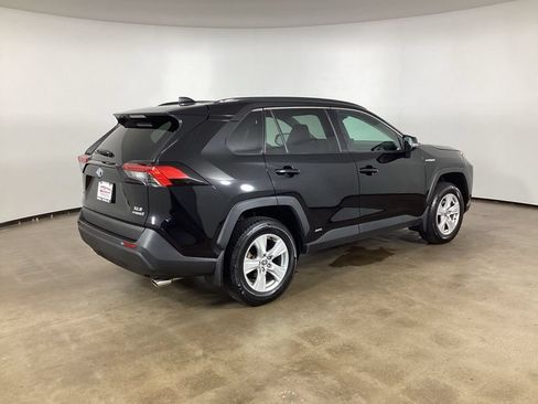 Used 2021 Toyota RAV4 XLE w/ XLE Grade Weather Package AWD/4WD image 8