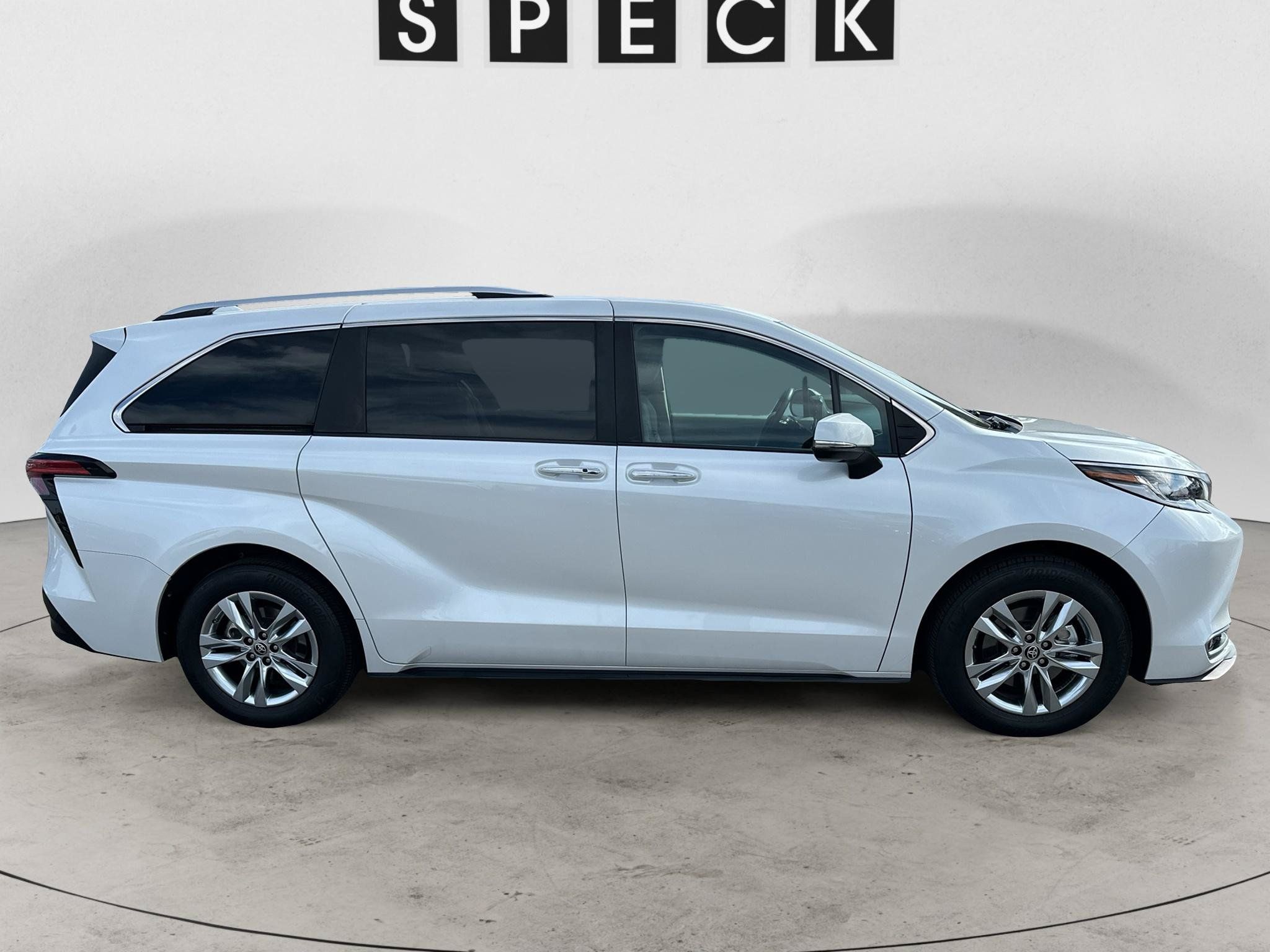 Used 2024 Toyota Sienna Limited AWD/4WD image 5