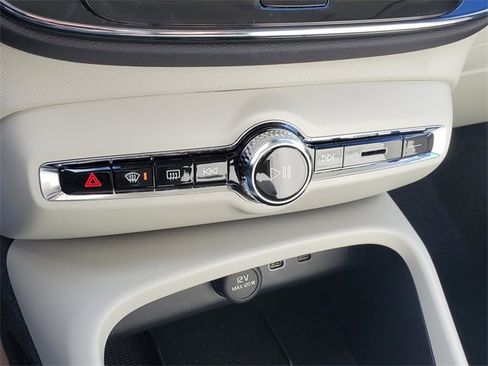 New 2026 Volvo XC40 B5 Ultra w/ Protection Package Premier image 23