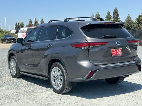 Used 2023 Toyota Highlander Limited AWD/4WD image 7