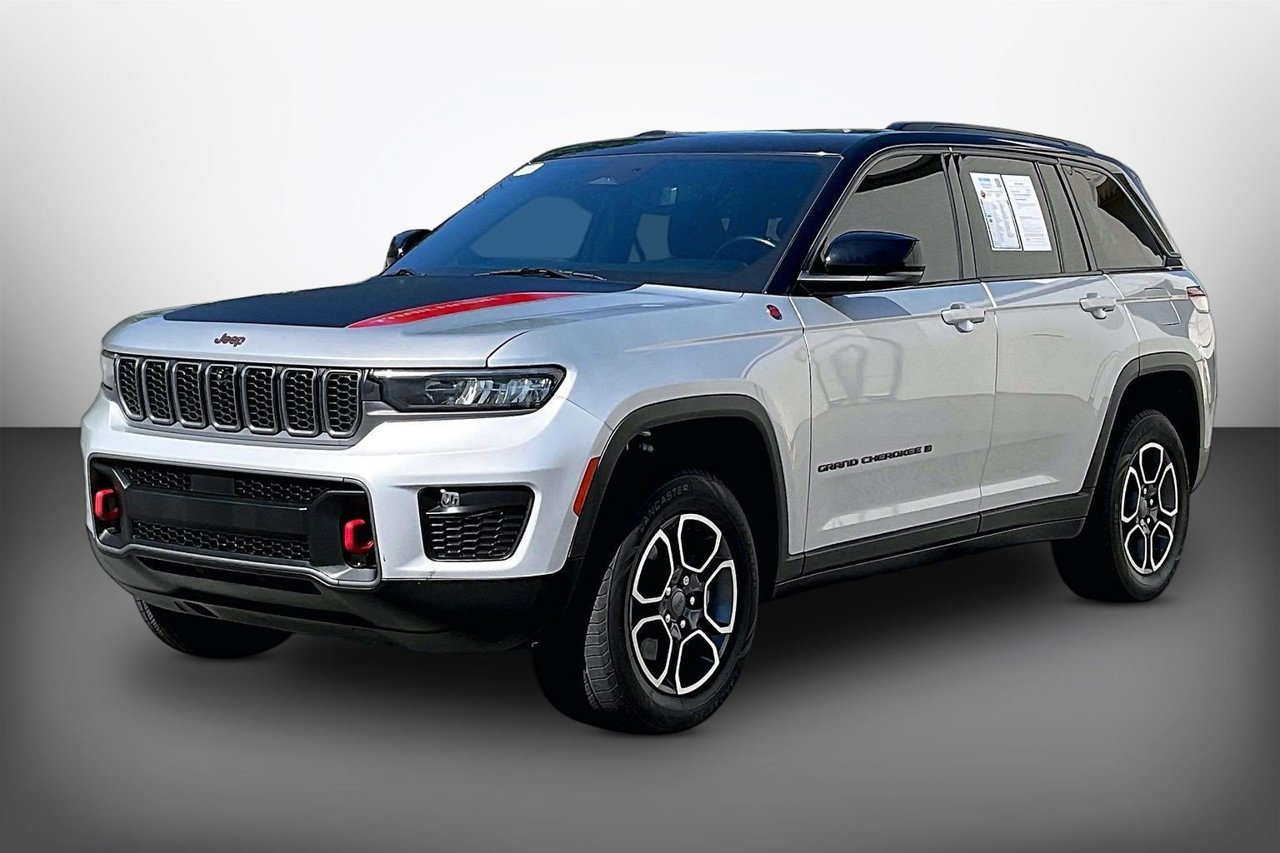 Certified 2022 Jeep Grand Cherokee Trailhawk w/ Luxury Tech Group III AWD/4WD image 4