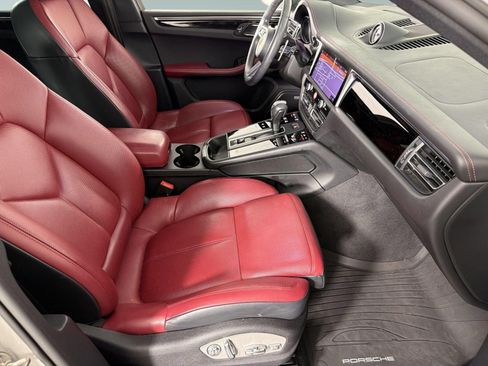Certified 2023 Porsche Macan AWD/4WD image 26