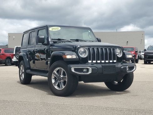 Used 2022 Jeep Wrangler Unlimited Sahara AWD/4WD image 32