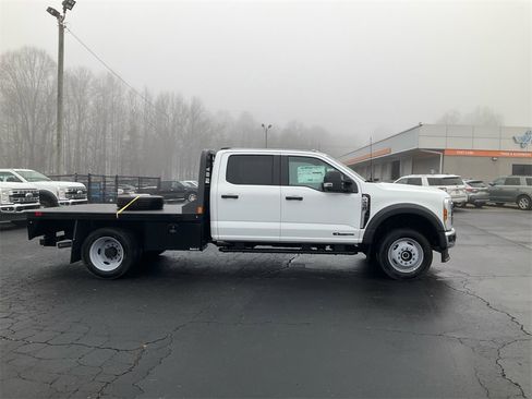 New 2025 Ford F450 XL w/ XL Chrome Package image 4