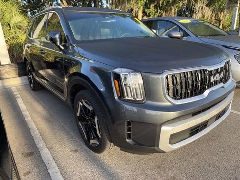 Certified 2024 Kia Telluride EX w/ EX Captain's Chair Package image 2