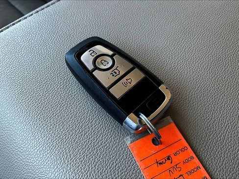 Used 2024 Ford Expedition XLT image 13