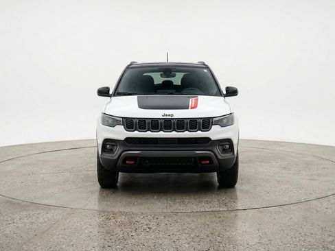 Used 2025 Jeep Compass Trailhawk image 2