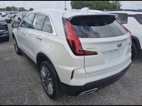 Used 2024 Cadillac XT4 Premium Luxury FWD image 8
