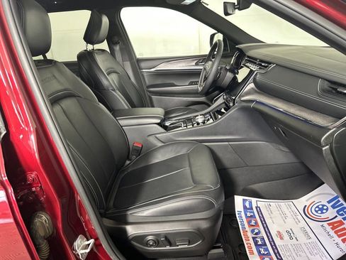 Used 2024 Jeep Grand Cherokee Overland image 31