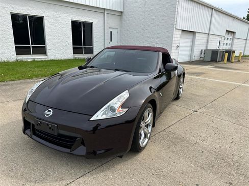 Used 2010 Nissan 370Z Touring w/ Sport Pkg RWD image 39