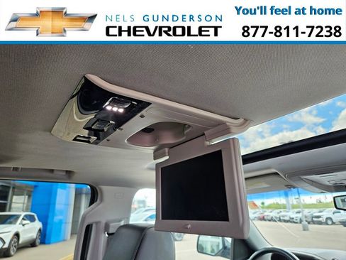 Used 2018 Chevrolet Suburban Premier image 16