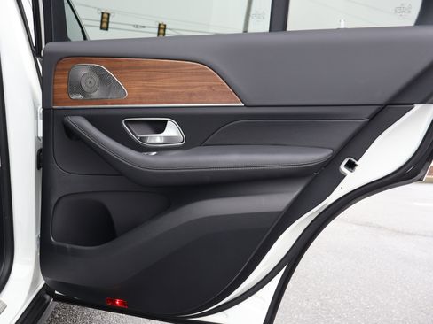 Used 2025 Mercedes-Benz GLE 350 4MATIC image 24