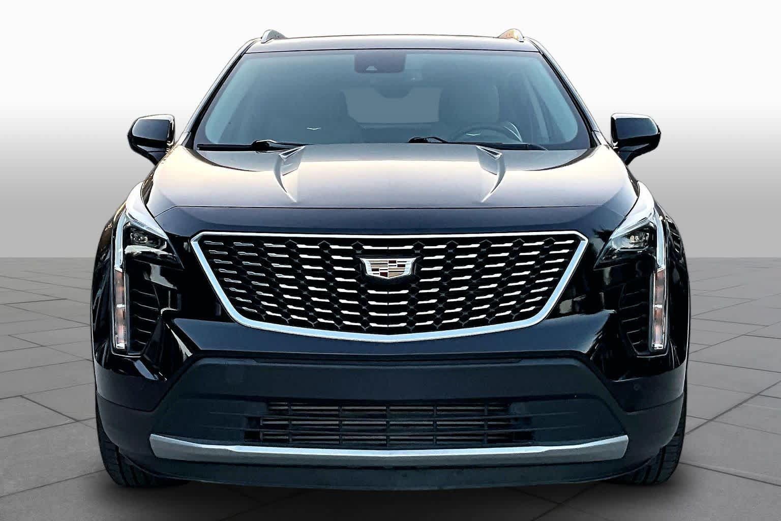 Used 2020 Cadillac XT4 Premium Luxury w/ Cold Weather Package FWD image 4