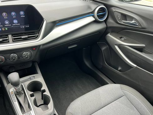 Used 2024 Chevrolet Trax LS w/ LS Convenience Package FWD image 27